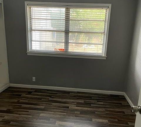 4th image of 2106 Miriam Ln