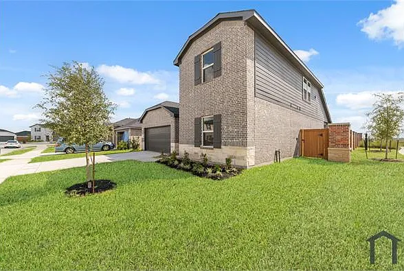 4 bed, 2300 sqft, $3,399 — Photo 4