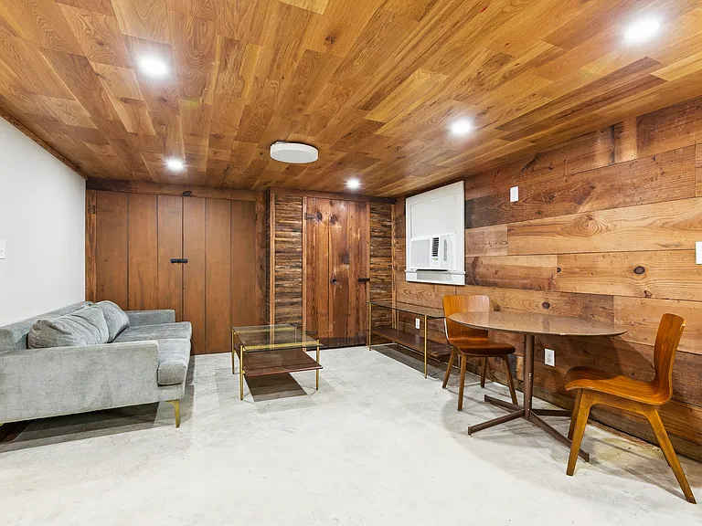 1031 Short St #B — Photo 1