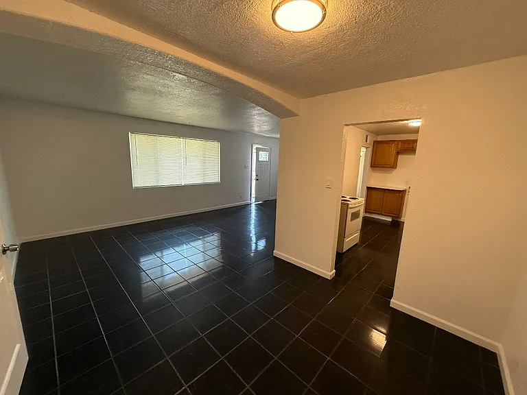 2921 W Moreland St — Photo 8