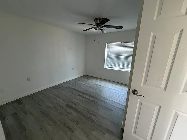 20 Laurel Rd E — Photo 9