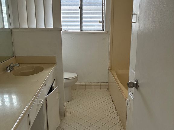 5th image of 1058 Meadowbrook Dr