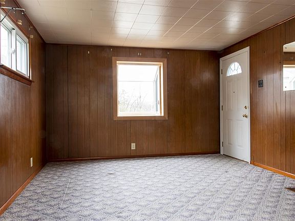 4th image of 125 Grand Ave