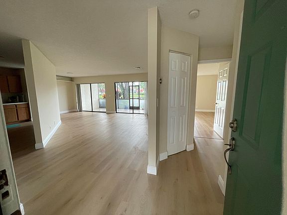 5th image of 1 Lexington Lane E #B