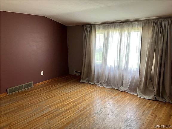 5th image of 39 Balbach Dr