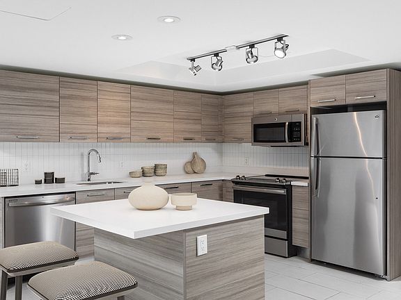 3rd image of 1670 N Bayshore Dr #1607