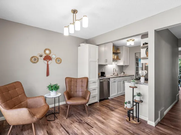 13529 Heather Hills Dr, Burnsville, MN 55337