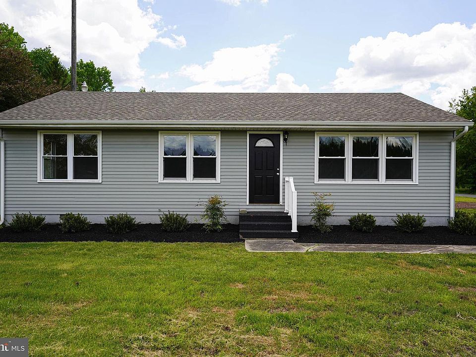 1st image of 8177 Hawthorn Ln
