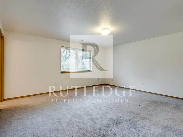120 Mallory Ln — Photo 24