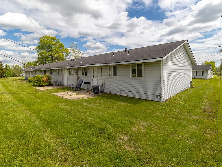 7401 N Moberly Dr #B — Photo 3