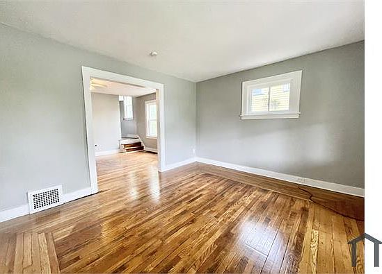 4th image of 1804 E 33rd St