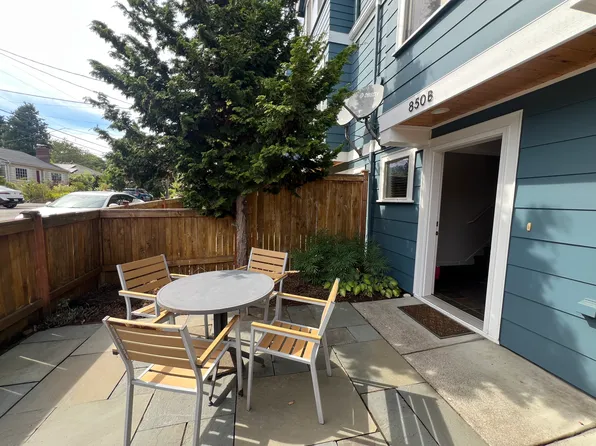 850B NE 94th St #B, Seattle, WA 98115