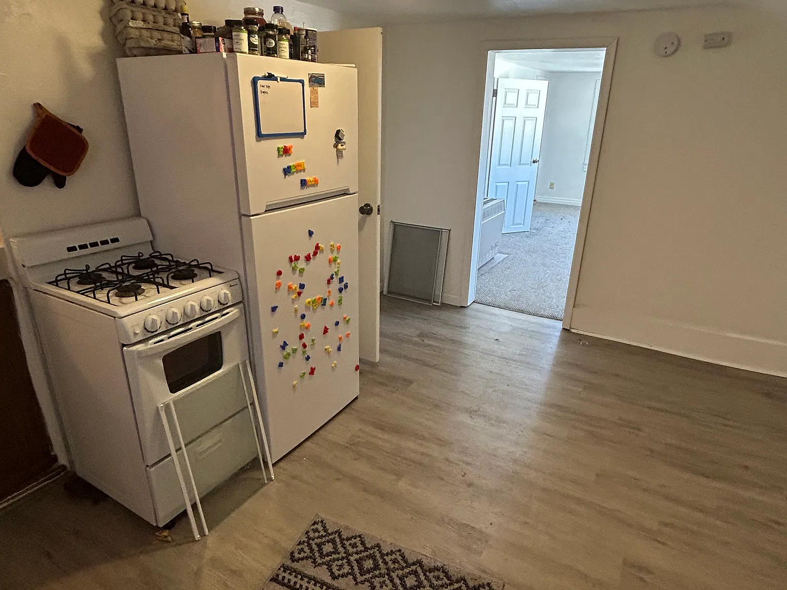 2 bed, 800 sqft, $995 — Photo 2