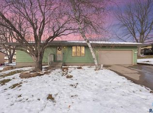 1905 S Fox Trl, Sioux Falls, SD 57103