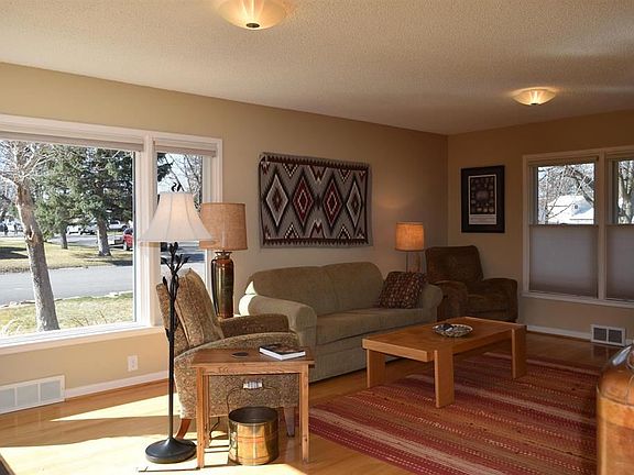 3rd image of 17 Spruce Dr