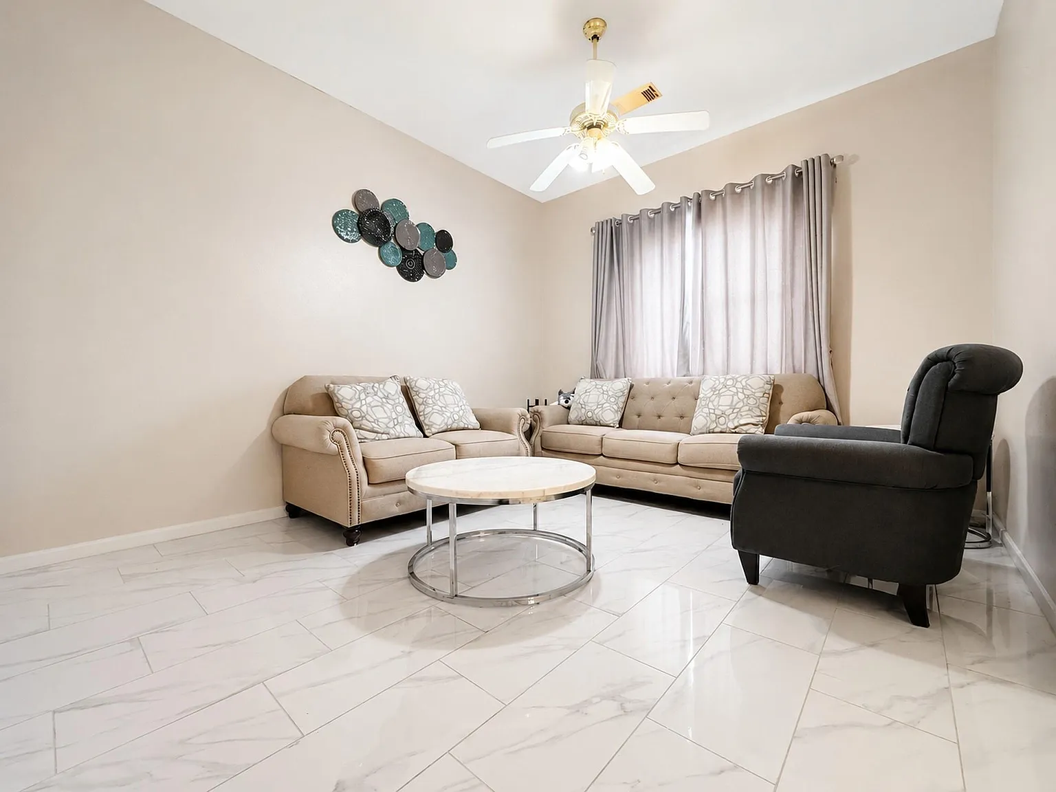 3 bed, 2.0 bath, 1841 sqft, $2,000 — Photo 4