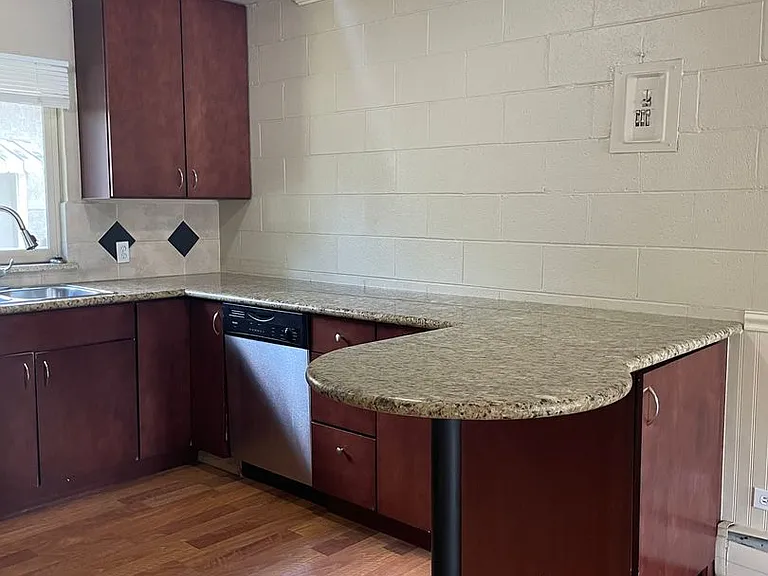125 E Mrytle Flats — Photo 11