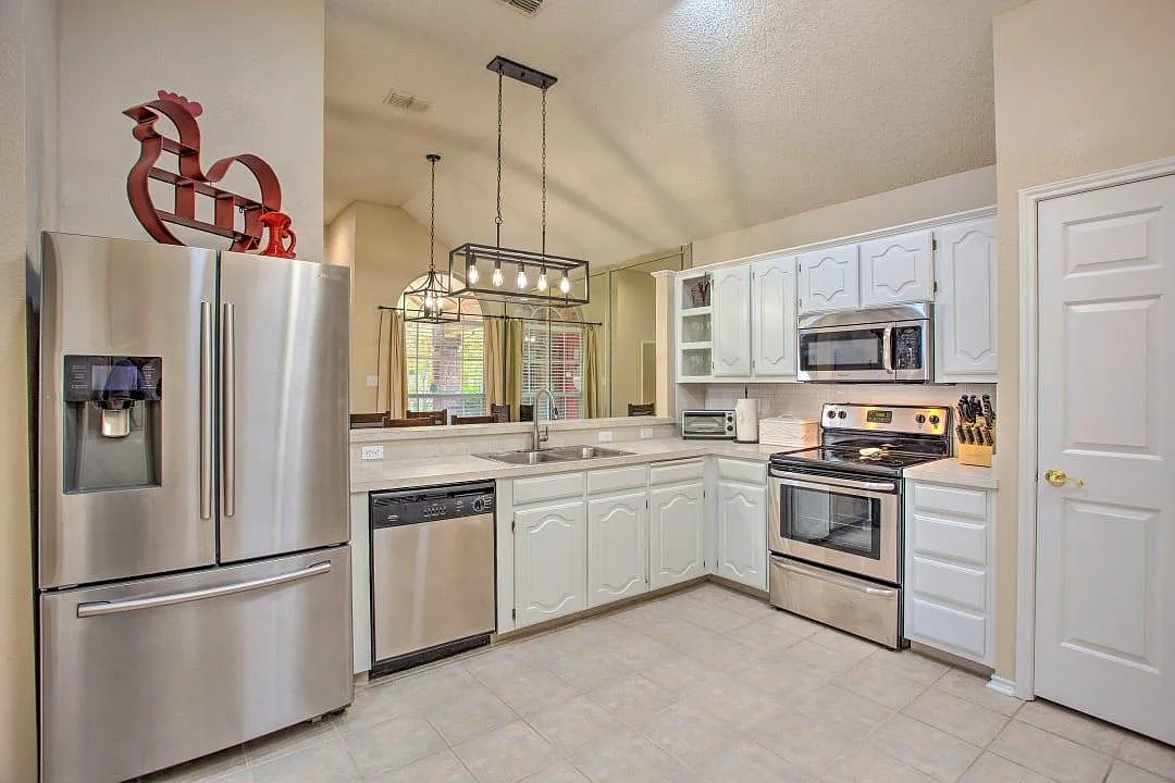 3 bed, 1350 sqft, $7,500 — Photo 3