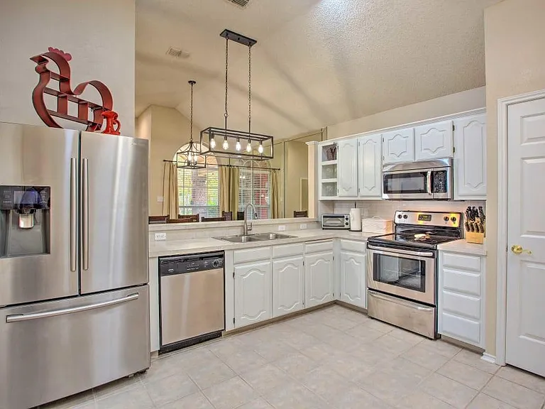 6325 Wildhaven Dr — Photo 3