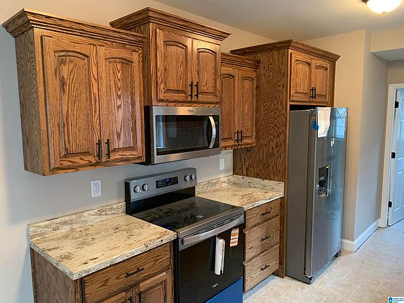 5th image of 801 Lakeshore Cir