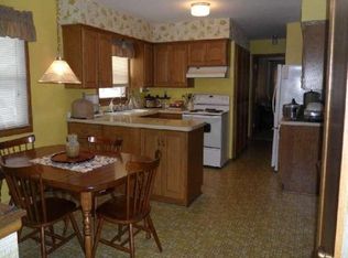 2751 N 118th St, Wauwatosa, WI 53222
