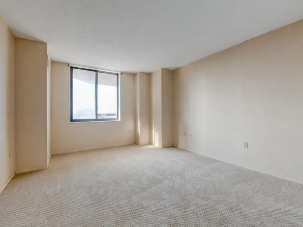 232 Harmon Cove Tower image 18 of 46