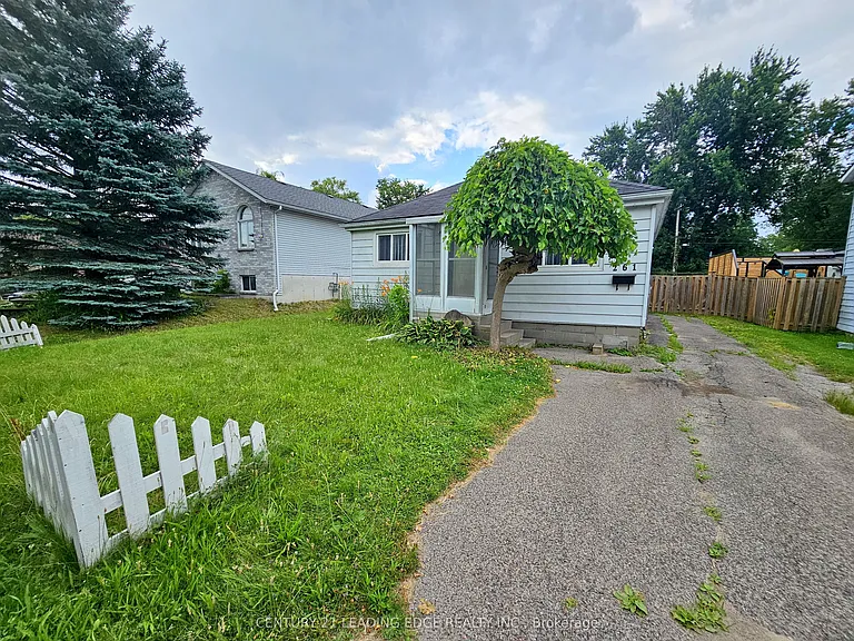 261 Parkway Ave — Photo 1