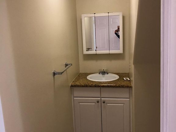 5th image of 13617 Kornblum Ave