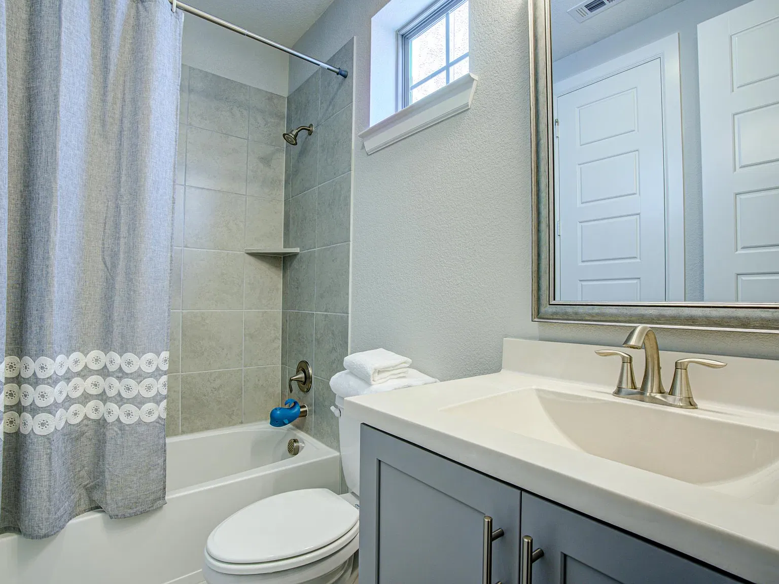 3 bed, 3.5 bath, 1856 sqft, $2,850 — Photo 4