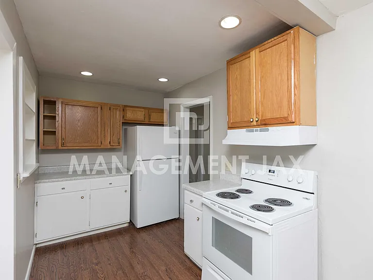1458 Royal Court Ln — Photo 7