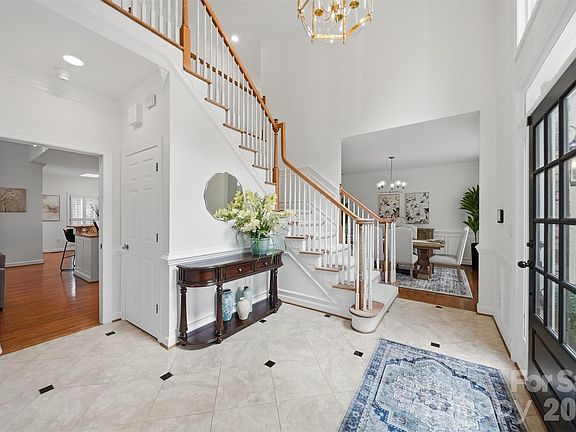 3rd image of 308 41st Avenue Pl NW