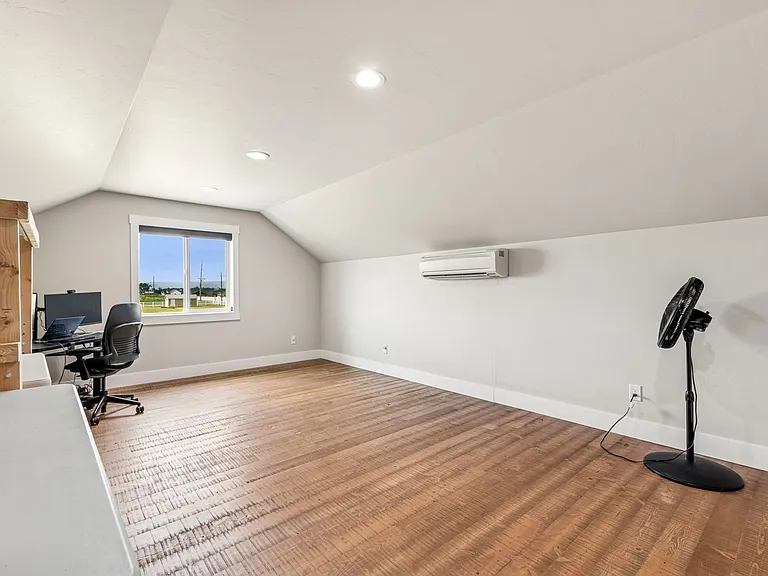 501 Wheatland Ln — Photo 31