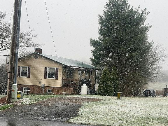 2nd image of 1922 Massanetta Springs Rd