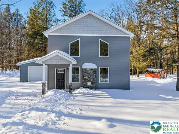 1073 Westside Dr, Newfoundland, PA 18445