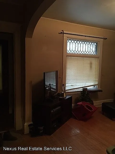 1 Bedroom Multi Family Home — Photo 3