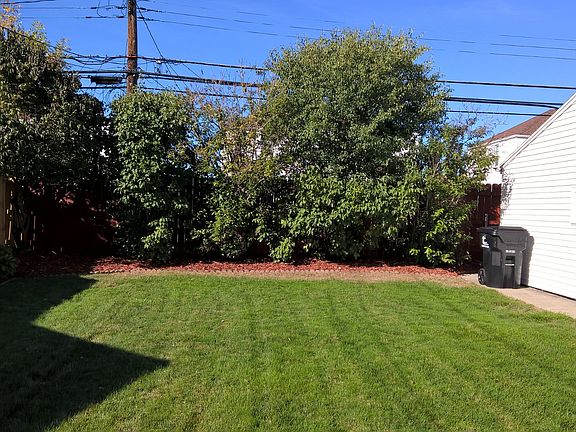 5th image of 122 Pinewoods Ave