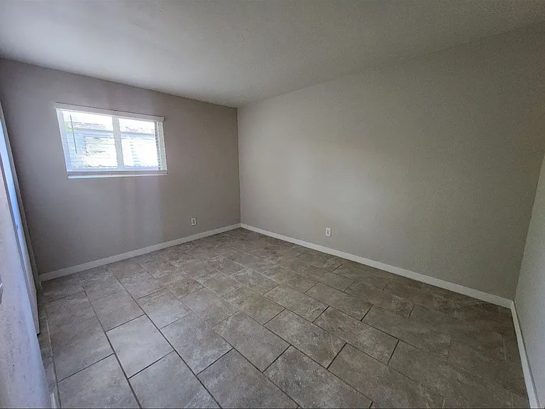 501 E Glenn St. — Photo 15