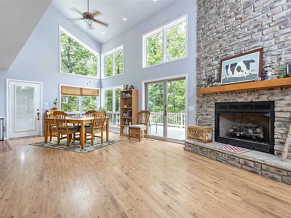 2nd image of 897 N Worthington Way