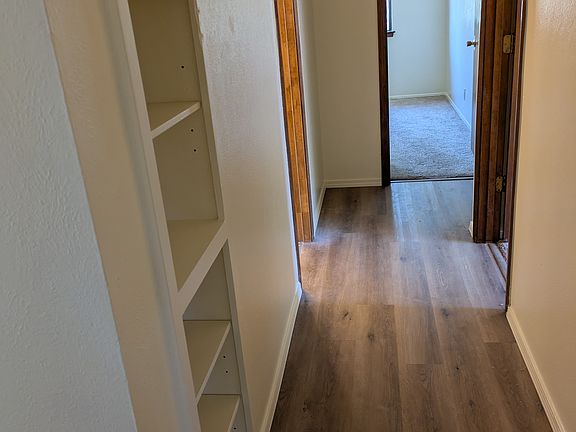 5th image of 9415 Lona Ln NE