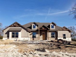 101 Aslan Rd, Poolville, TX 76487