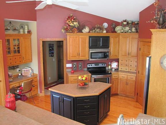 3rd image of 24358 Ironwood Ct