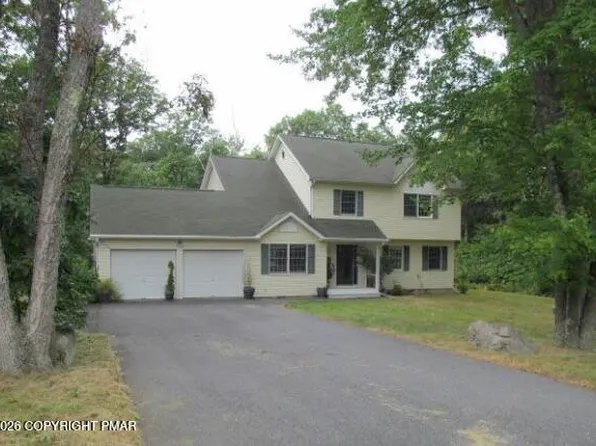 121 Crown Point Ct, East Stroudsburg, PA 18302