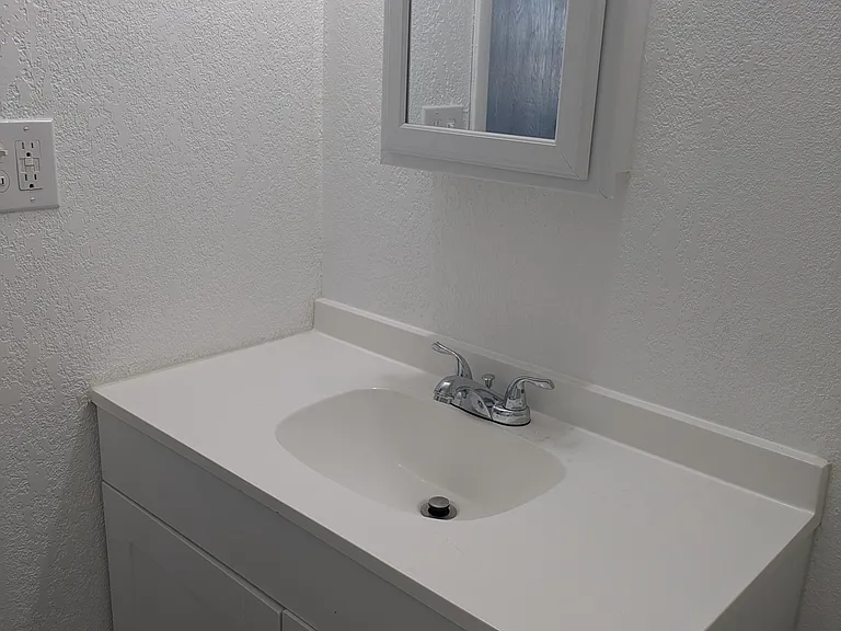 729 E Poinsettia Ave — Photo 5
