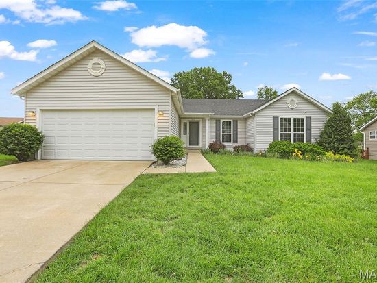 7313 Thorn Hill Dr, O'Fallon, MO 63368