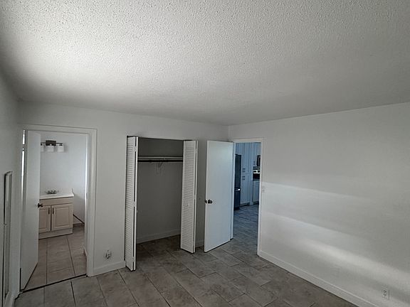 4th image of 234 SW 19th St APT 2