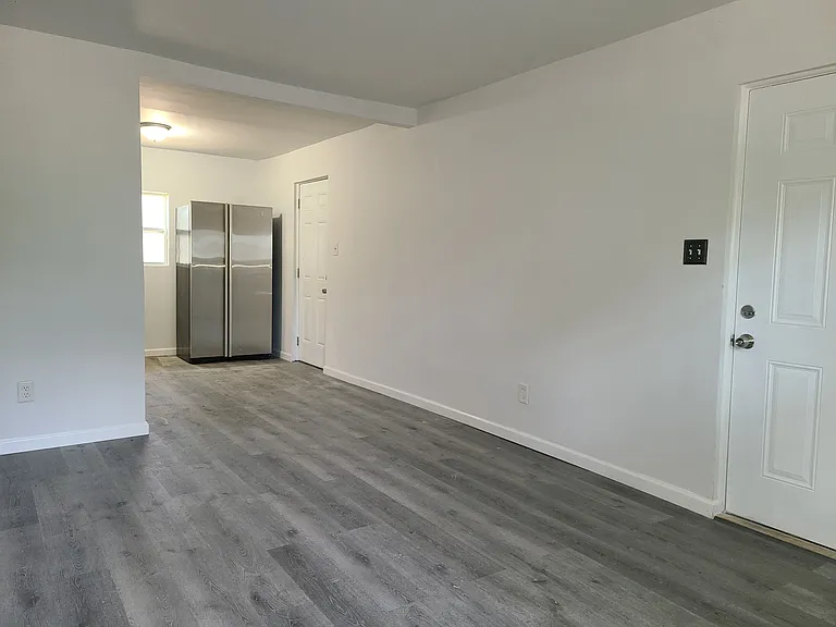 521 Gresham Park Dr #B — Photo 6