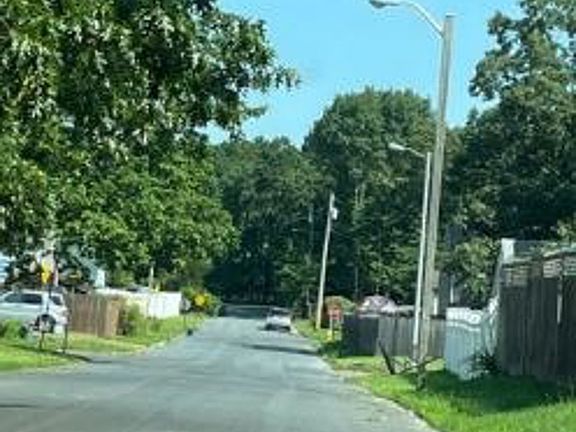 Exterior Neighborhood (street photo)