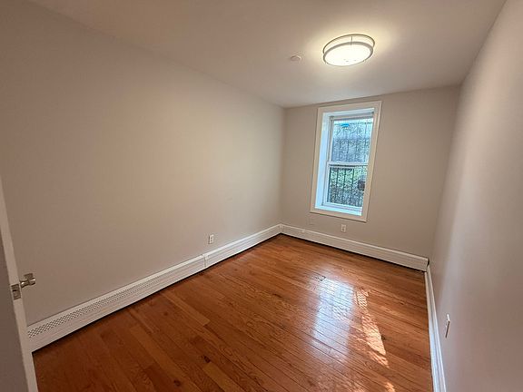 4th image of 205 Monticello Ave #1E