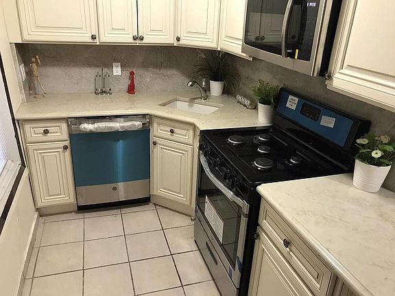 2nd image of 3009 23rd St #1F