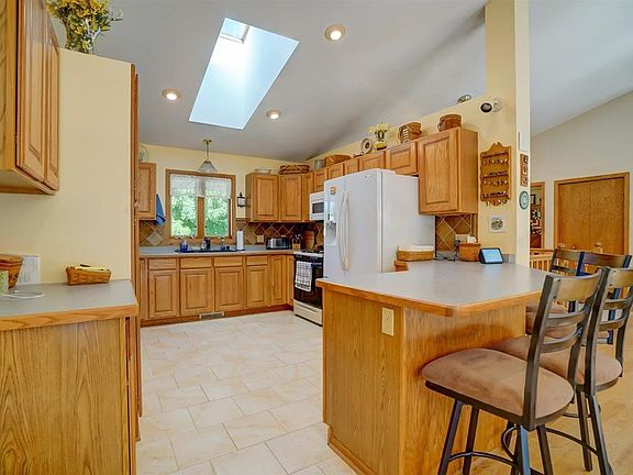 5th image of 2766 Esquire Dr